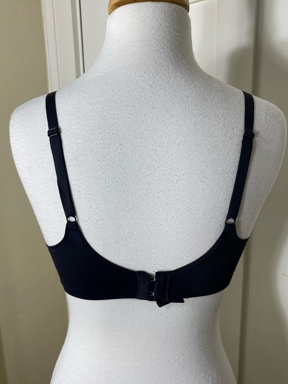 Uniqlo Black Padded Wireless Bra 34/36 AA A B - Picture 9 of 12